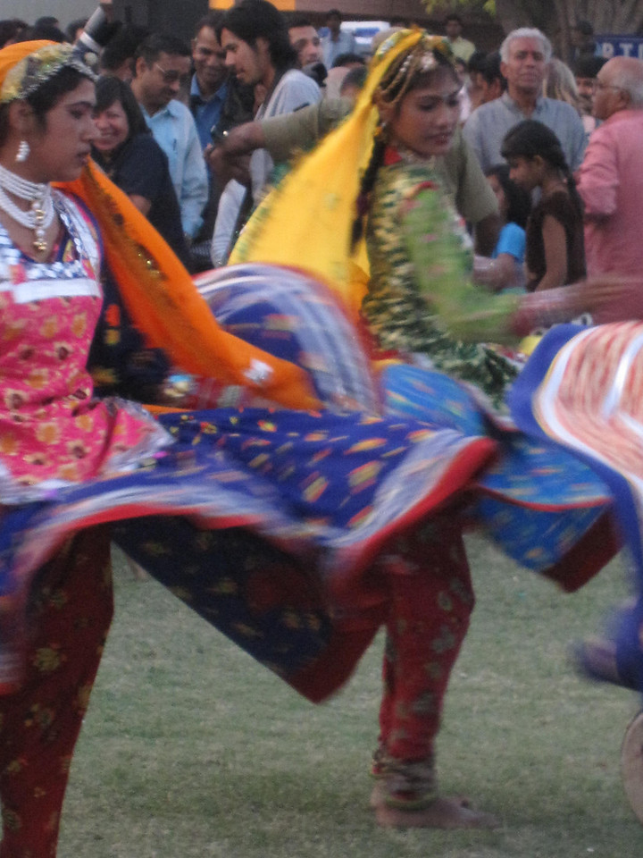 holi dancers swirling