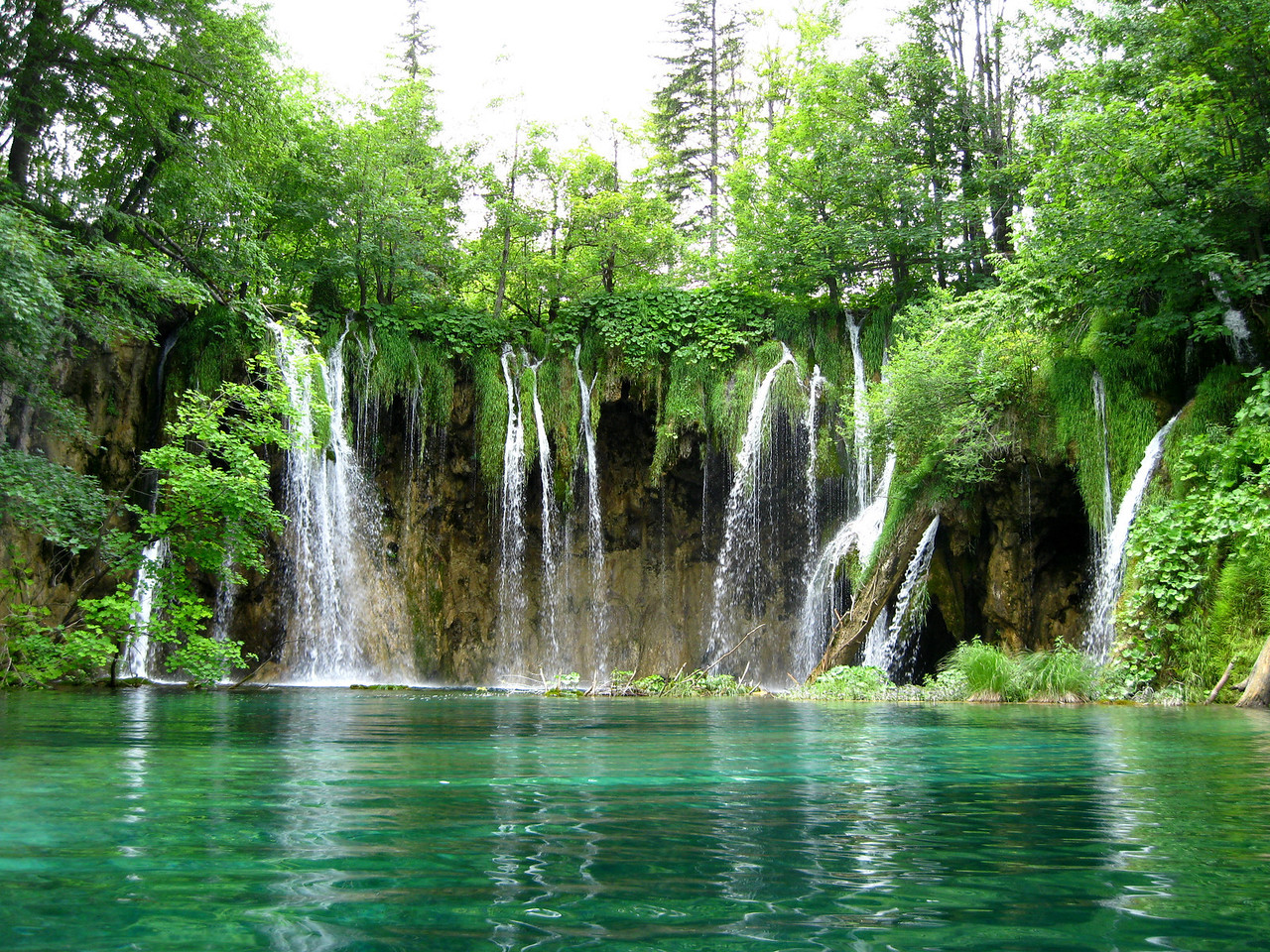 Plitvice Lakes National Park croatia travel guide