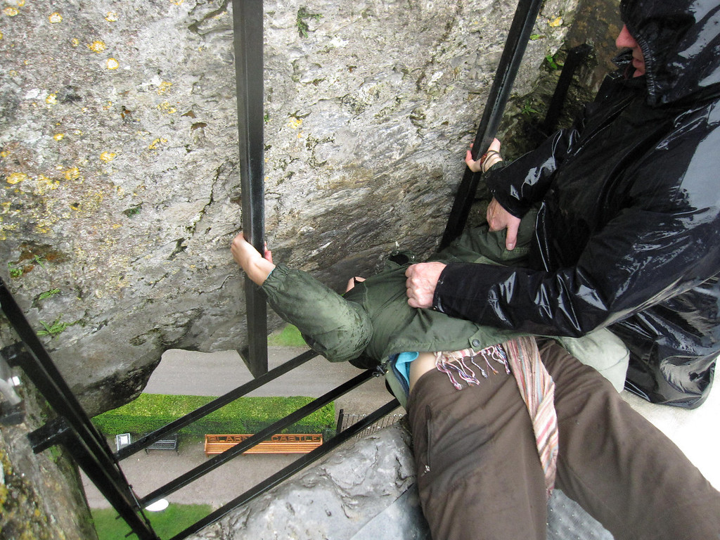 shannon o'donnell kissing the stone