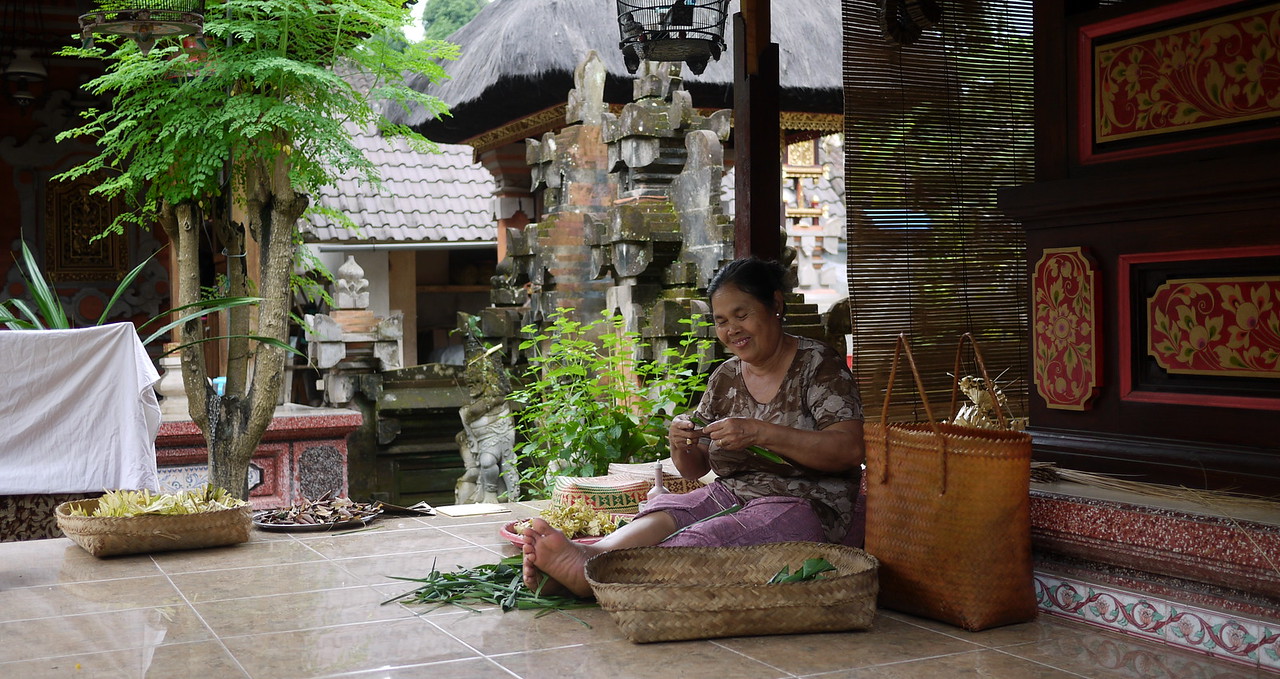 live with a local family in Bali