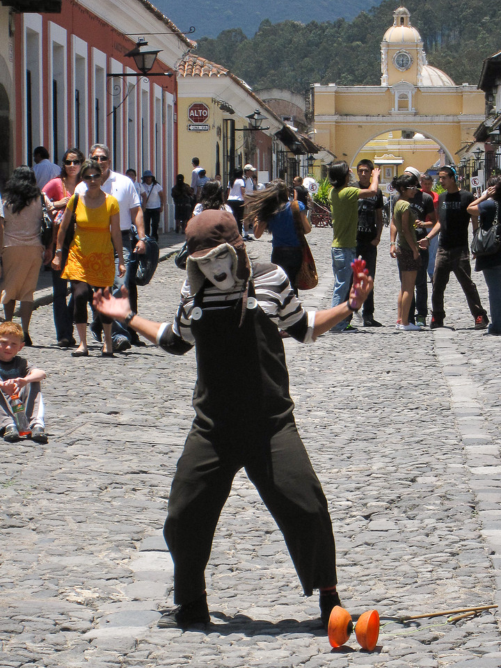 street mime antigua guatemala