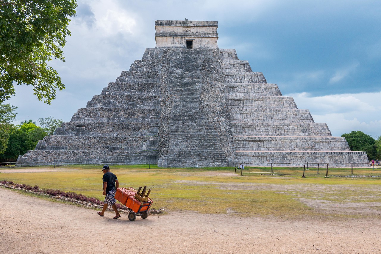 Chichén Itzá ruins vs Copan Ruins