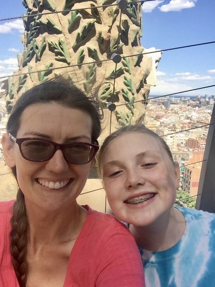 sunny summer what to wear sagrada familia.