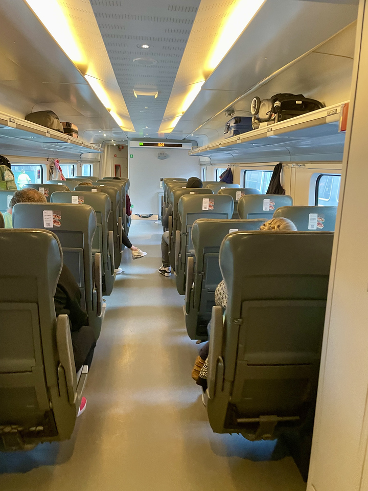 Seats in the family car of the oslo to bergen train