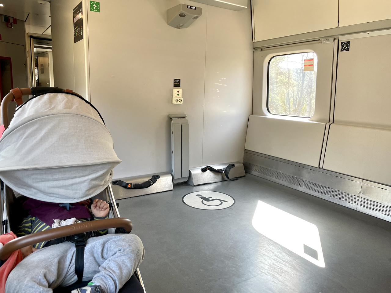 The large area for parking strollers in the family car on the train