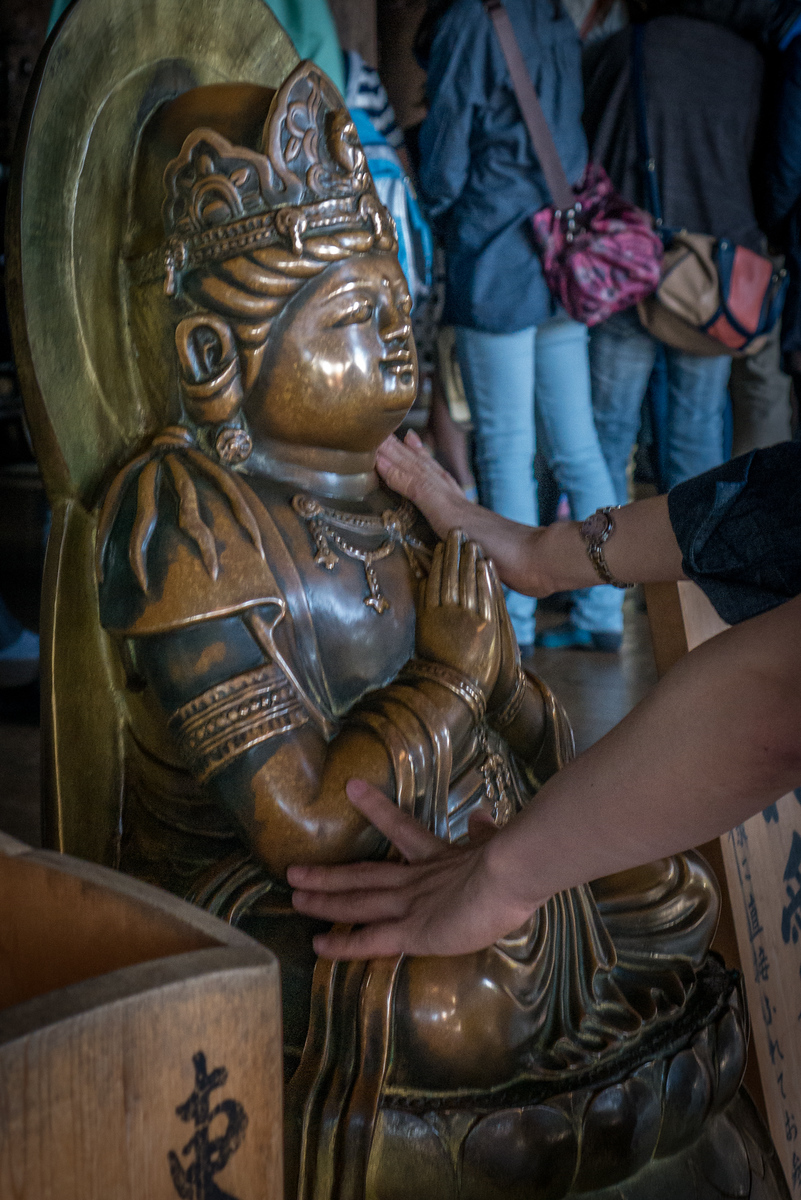 statue at Kiyomizu-dera temple 